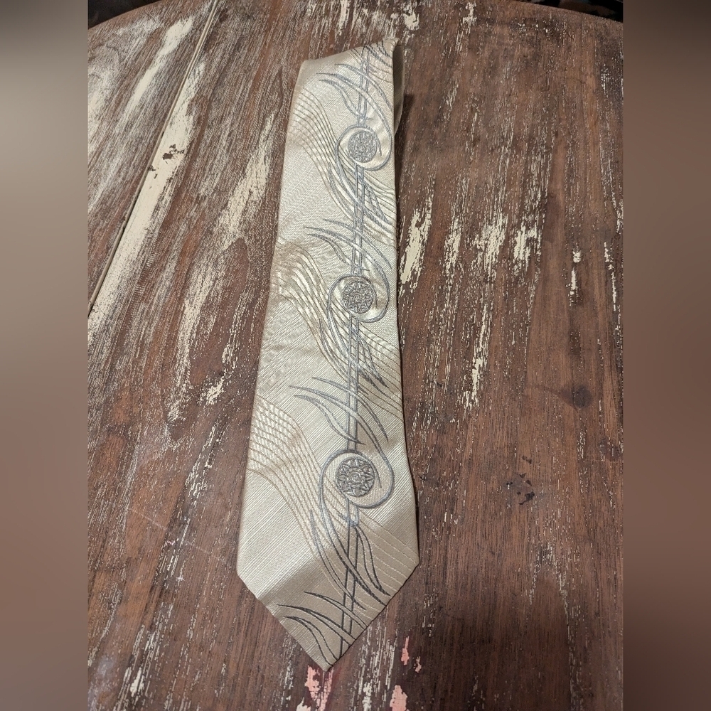 Cubavera Silk Cream/Silver Tie 100% silk